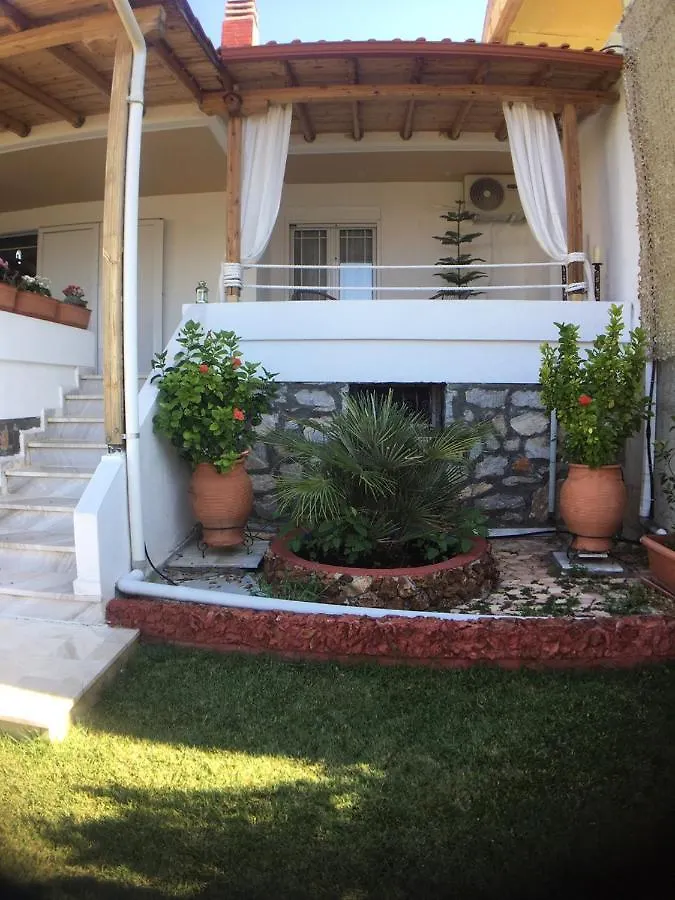 Beautiful Beach House Gerakini Villa